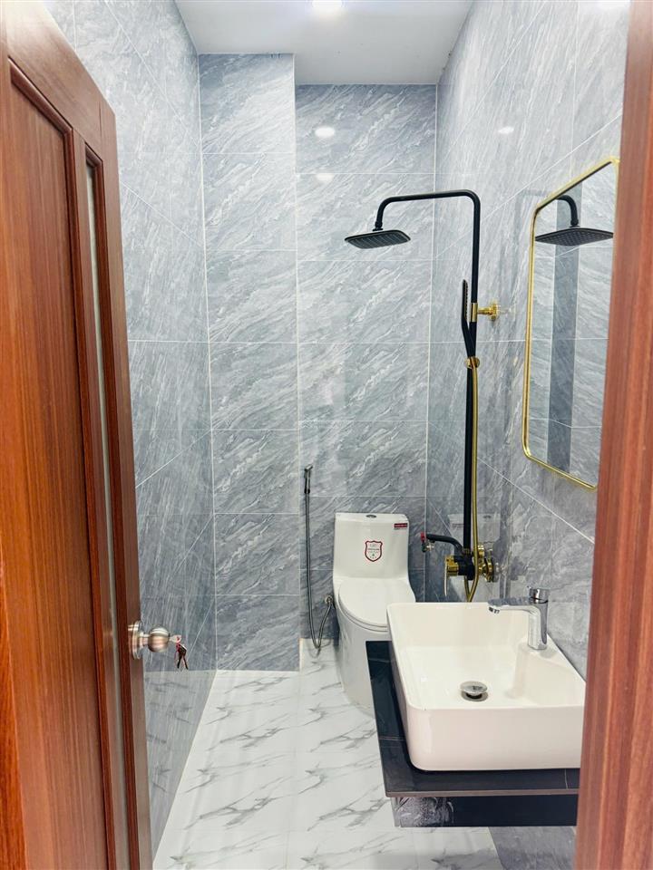 Nhà 3 tầng  57m2 4pn  hxh lã xuân oai  6 tỷ