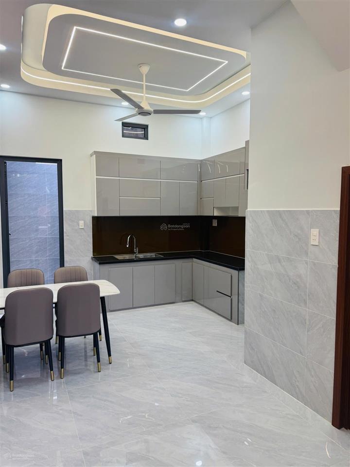 Nhà 3 tầng  57m2 4pn  hxh lã xuân oai  6 tỷ