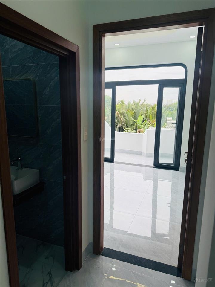 Nhà 3 tầng  57m2 4pn  hxh lã xuân oai  6 tỷ