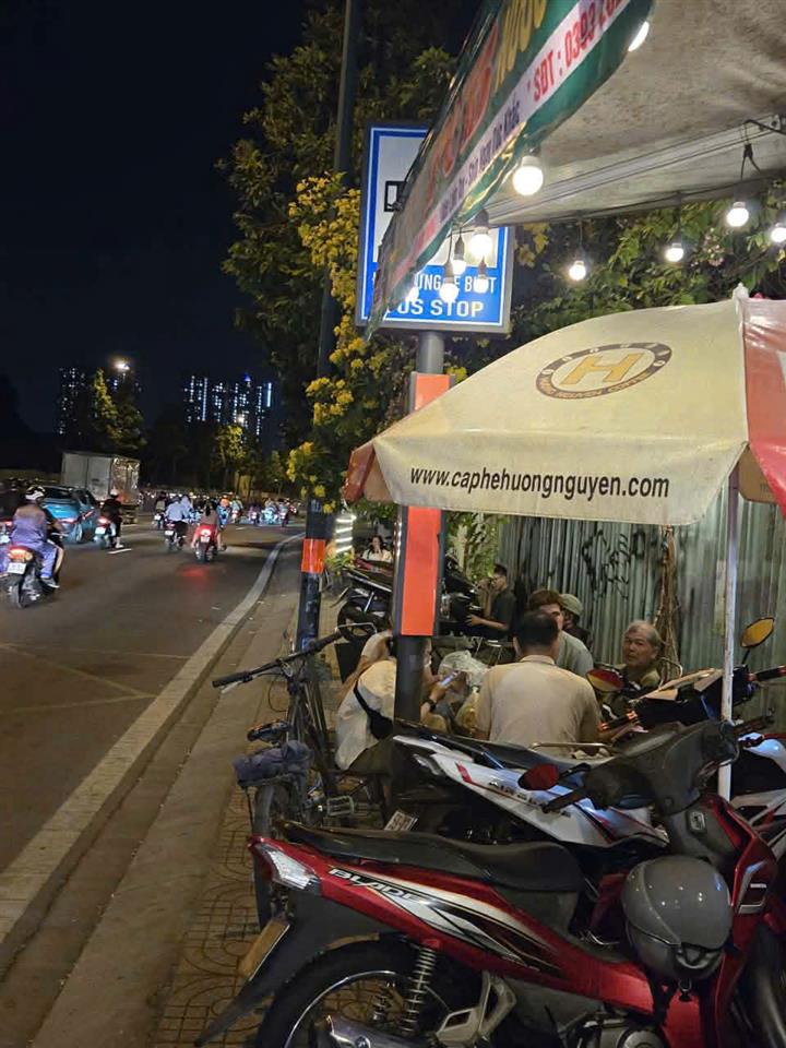 SANG NHƯỢNG QUÁN CÀ PHÊ ĐANG KINH DOANH RẤT TỐT TẠI HỒ CHÍ MINH
