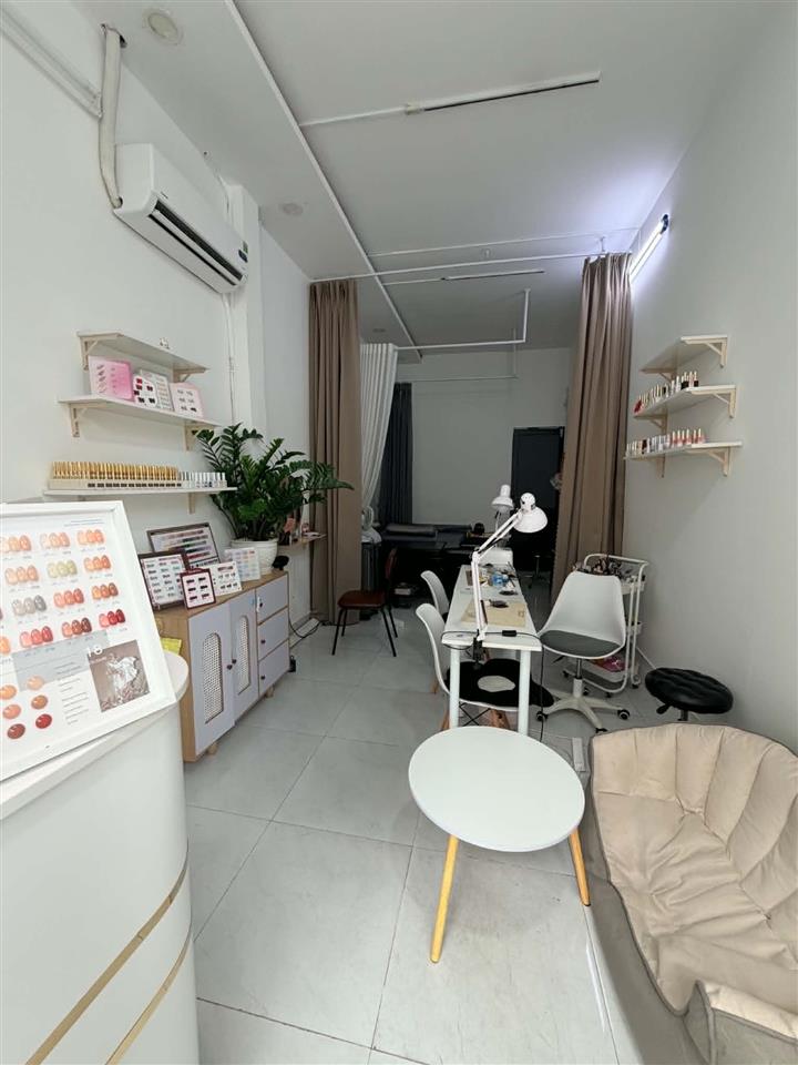 HỒ CHÍ MINH SANG NHƯỢNG TIỆM NAIL DO THEO CHỒNG VỀ QUÊ XA