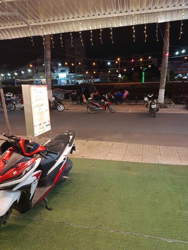 EM CẦN SANG QUÁN NƯỚC NHÀ HAI MẶT TIỀN CHỈ 20TR TẠI ĐỒNG THÁP