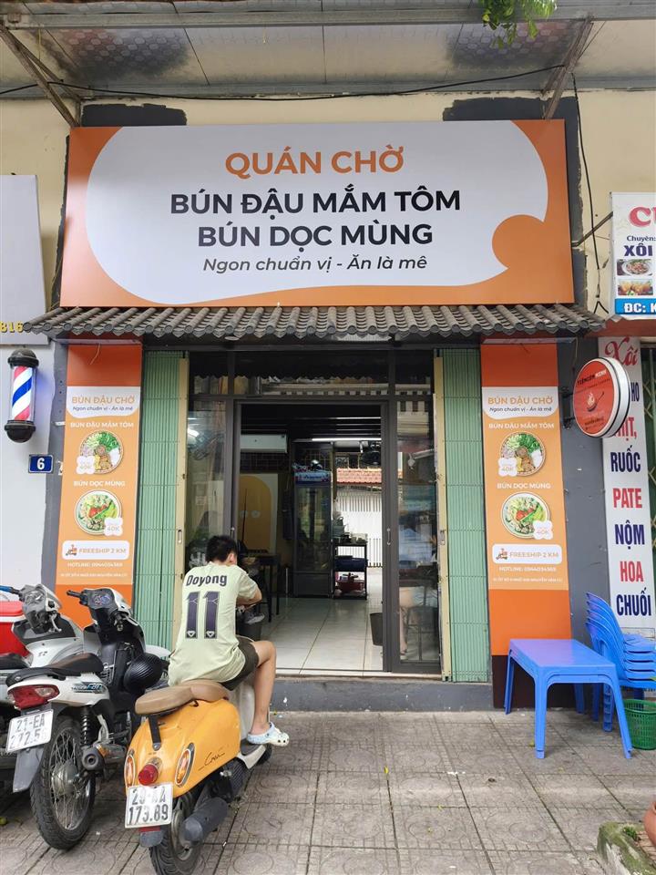 EM CẦN  CHUYỂN NHƯỢNG KIOT HÀNG ĂN HAI MẶT TIỀN NGUYỄN VĂN CỪ, HÀ NỘI