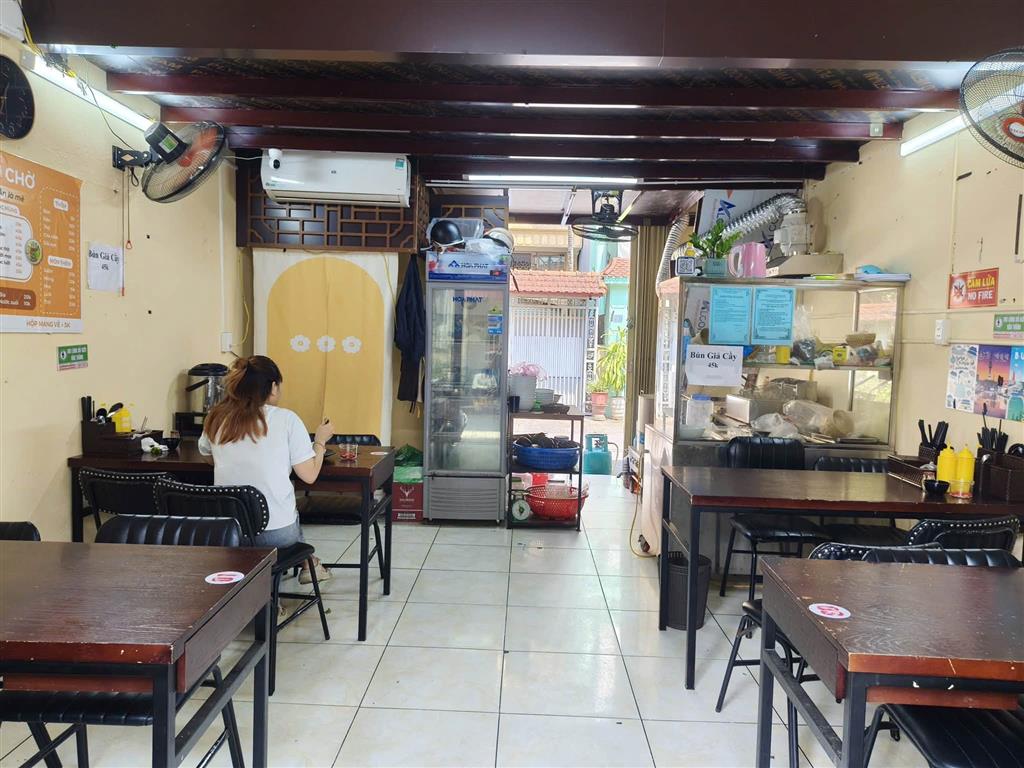 EM CẦN  CHUYỂN NHƯỢNG KIOT HÀNG ĂN HAI MẶT TIỀN NGUYỄN VĂN CỪ, HÀ NỘI