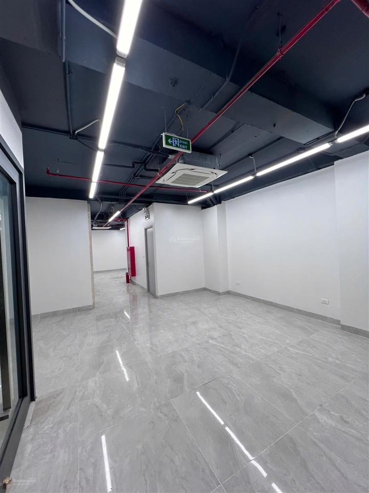Phòng cháy full, phố tức mạc hoàn kiếm 100 m2 x 5 tầng, mặt tiền 6m, thang máy, giá 70 triệu/tháng