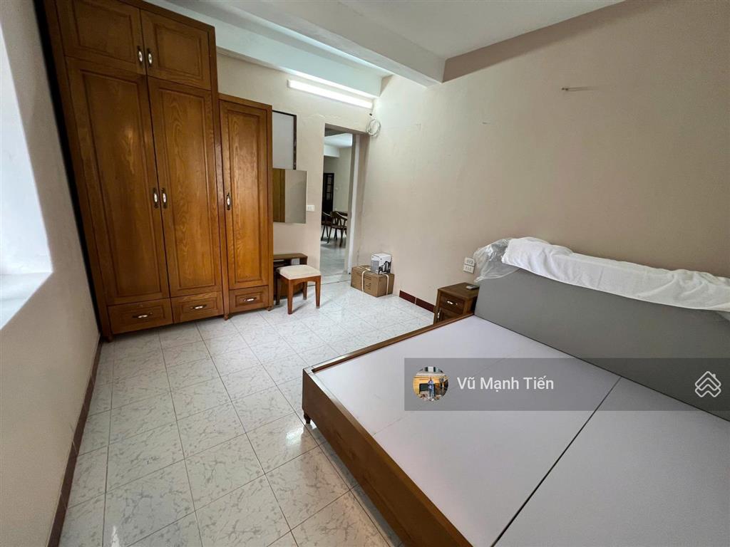 Bình yên, căn hộ 2 ngủ thoáng phạm ngũ lão 80 m2 đồ cơ bản, giá thuê 14.5 triệu/tháng. có ban công