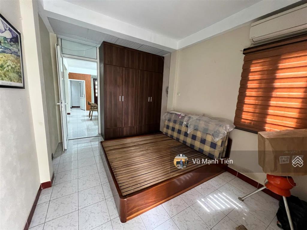 Bình yên, căn hộ 2 ngủ thoáng phạm ngũ lão 80 m2 đồ cơ bản, giá thuê 14.5 triệu/tháng. có ban công