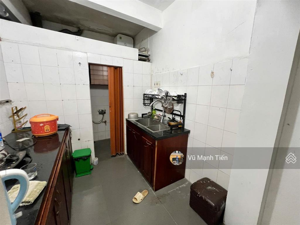 Bình yên, căn hộ 2 ngủ thoáng phạm ngũ lão 80 m2 đồ cơ bản, giá thuê 14.5 triệu/tháng. có ban công