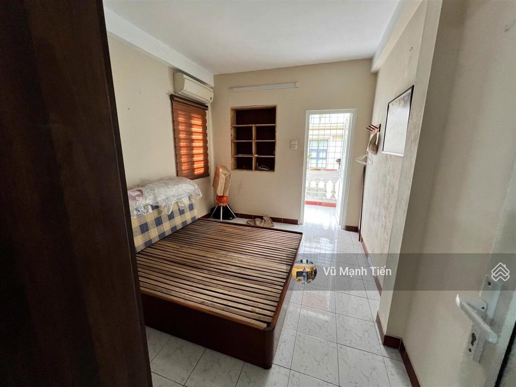 Bình yên, căn hộ 2 ngủ thoáng phạm ngũ lão 80 m2 đồ cơ bản, giá thuê 14.5 triệu/tháng. có ban công