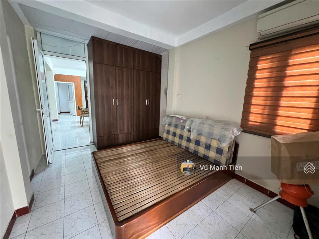 Bình yên, căn hộ 2 ngủ thoáng phạm ngũ lão 80 m2 đồ cơ bản, giá thuê 14.5 triệu/tháng. có ban công