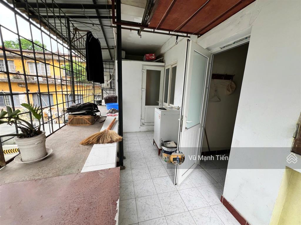 Bình yên, căn hộ 2 ngủ thoáng phạm ngũ lão 80 m2 đồ cơ bản, giá thuê 14.5 triệu/tháng. có ban công