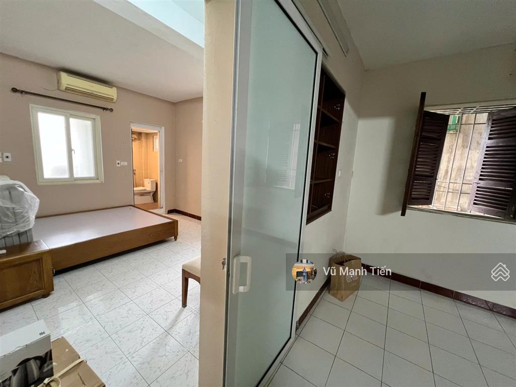 Bình yên, căn hộ 2 ngủ thoáng phạm ngũ lão 80 m2 đồ cơ bản, giá thuê 14.5 triệu/tháng. có ban công