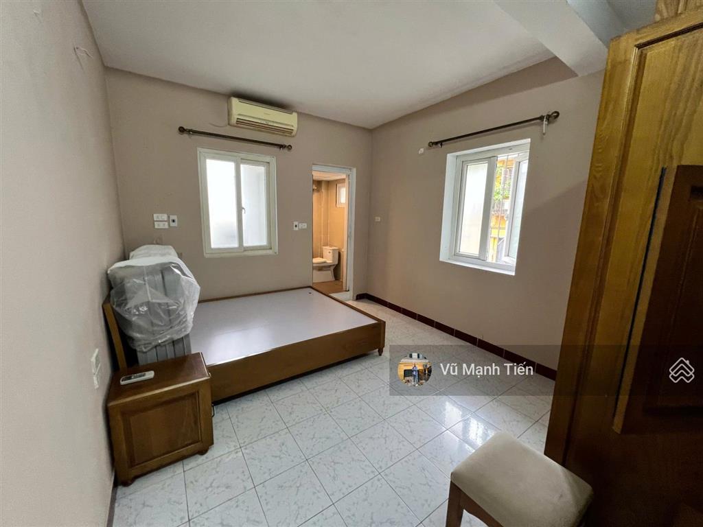 Bình yên, căn hộ 2 ngủ thoáng phạm ngũ lão 80 m2 đồ cơ bản, giá thuê 14.5 triệu/tháng. có ban công