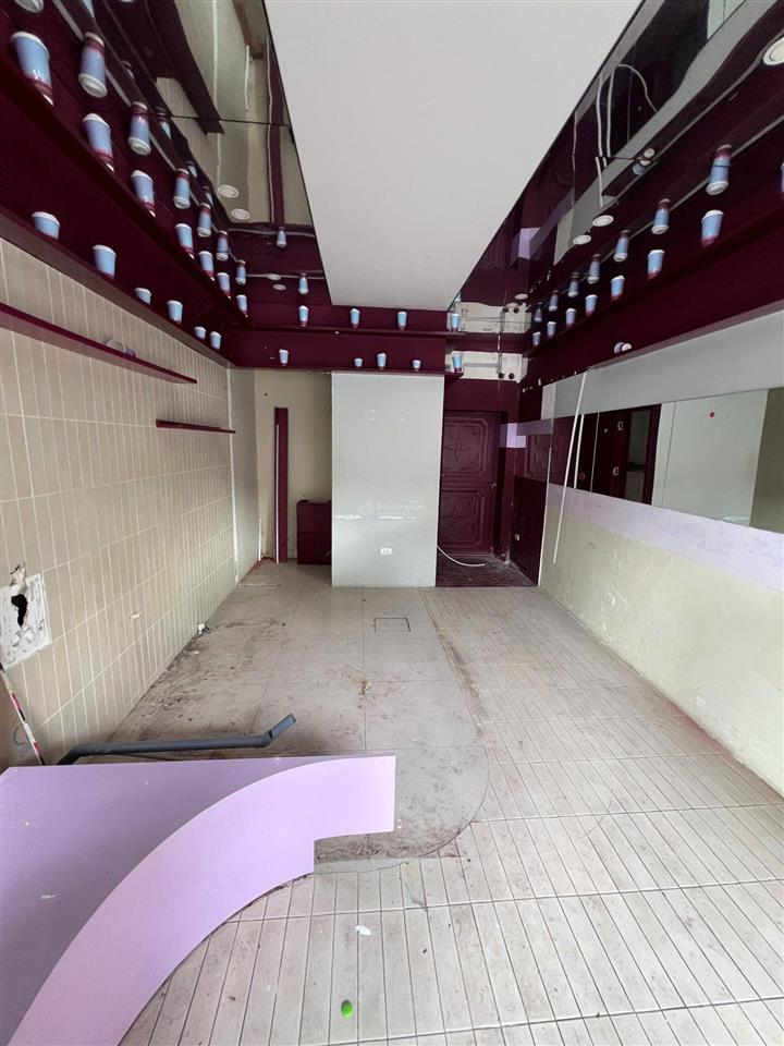 Mặt phố trần hưng đạo 25m2 mặt tiền 3m, giá thuê 25 triệu/tháng, thông sàn, vỉa hè rộng