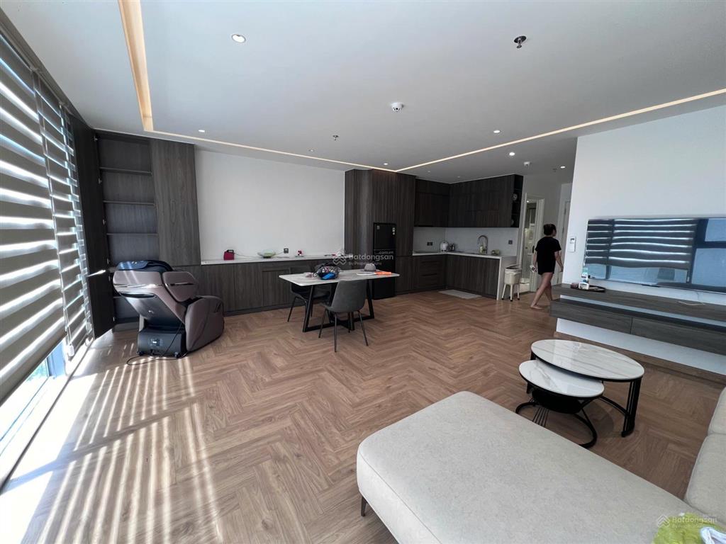 Nắng, mặt phố lý nam đế 80m2 x 2 tầng, mặt tiền 6.5m, thông sàn, thang máy giá 57 triệu/tháng