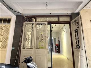 Cho thuê mặt sau nhà 39 phố chùa láng (tầng 1, tầng 2), giá thỏa thuận, 15.8m2, chính chủ