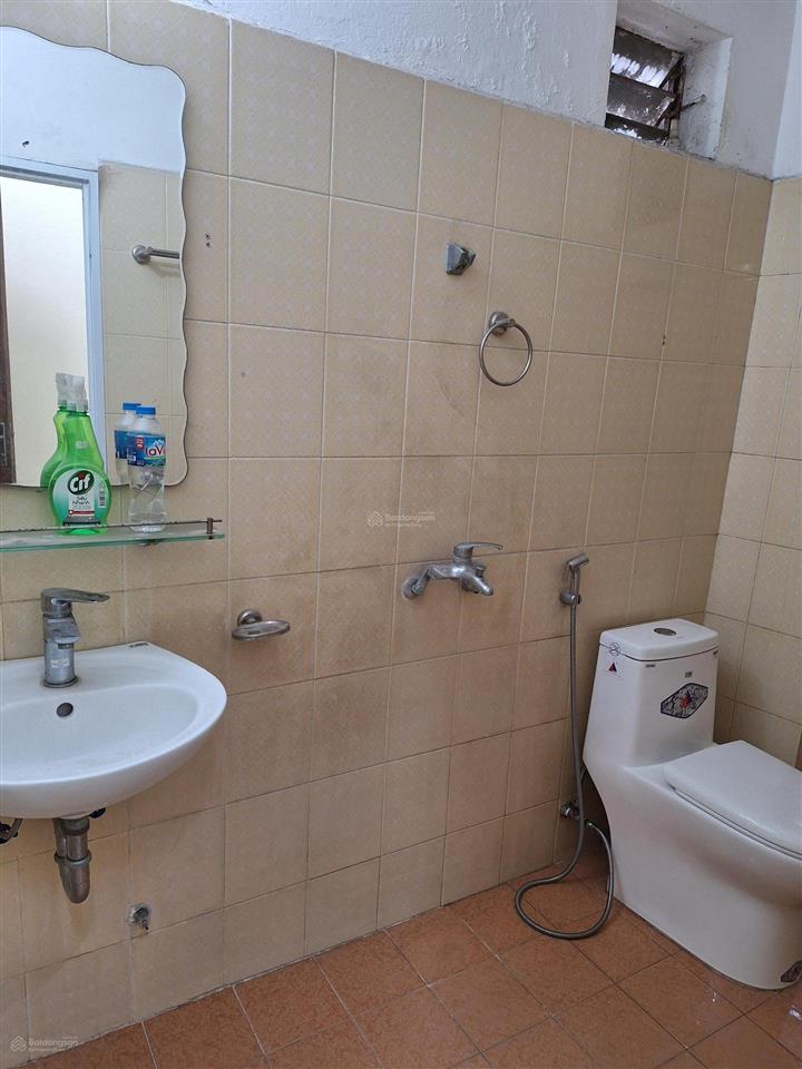 Nhà riêng 60m2/3 tầng và 1 tum ngay đường nguyễn văn cừ  tiện làm văn phòng hoặc hộ gia đình ở.