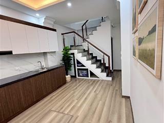 Nhà đẹp tây hồ ngõ thông cách ô tô 10m ở ngay