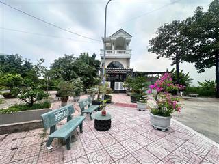 Cho thuê 500m tầng trệt và sân vườn trước sau nhà đường bưng ông thoàn