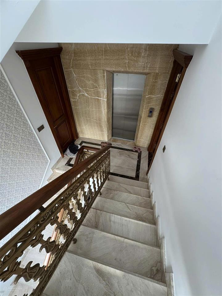 Cần cho gấp nhà 2 mặt tiền thang máy 1 trệt 2 lầu 142m2 gồm 4pn, 6wc khu đông thủ thiêm