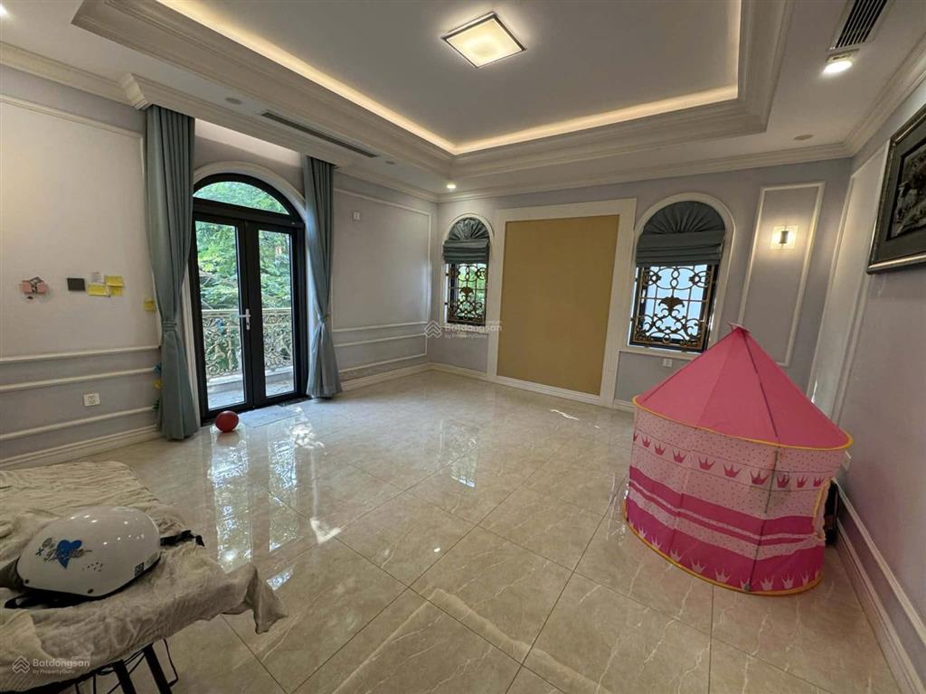 Cần cho gấp nhà 2 mặt tiền thang máy 1 trệt 2 lầu 142m2 gồm 4pn, 6wc khu đông thủ thiêm