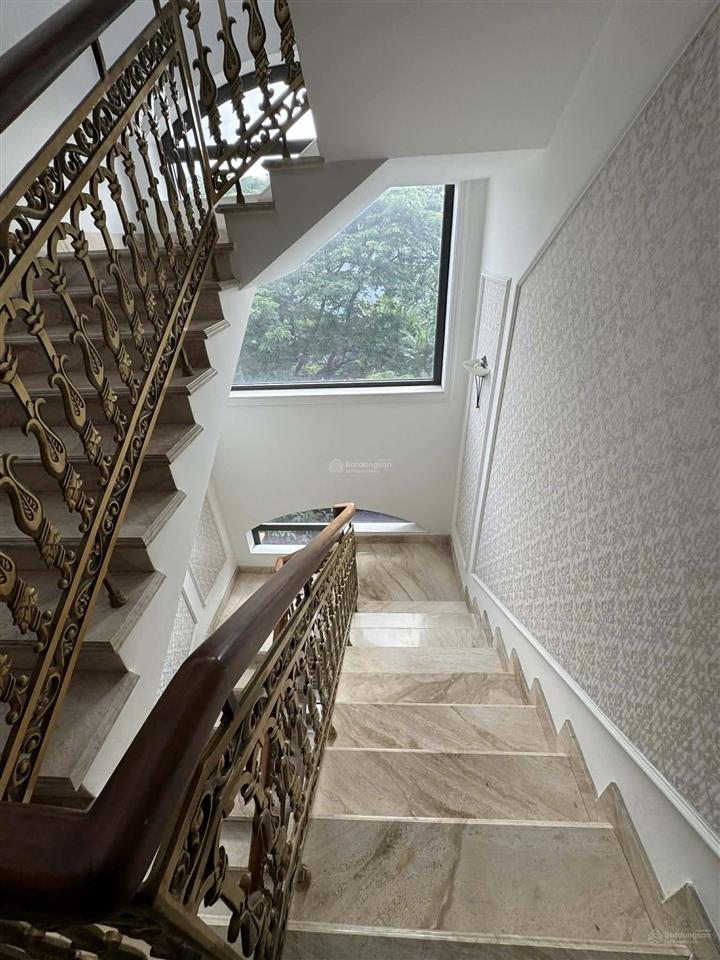 Cần cho gấp nhà 2 mặt tiền thang máy 1 trệt 2 lầu 142m2 gồm 4pn, 6wc khu đông thủ thiêm