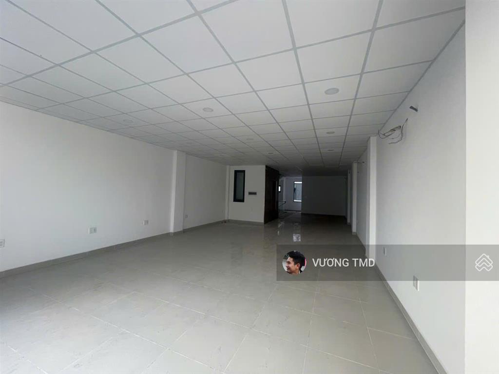 Cho thuê nhà 132m2 1 trệt 3 lầu sàn trống, thang máy, mặt tiền đường liên phường