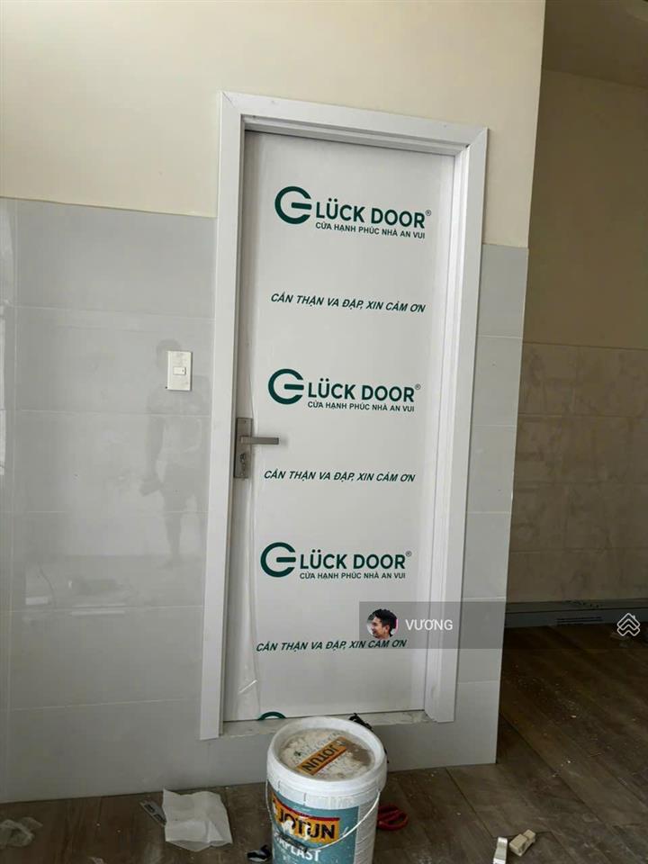 Cho thuê nhà 1 trệt 2 lầu 11pn, 13wc, 3 tầng, 75 triệu, 140m2 tại trần não