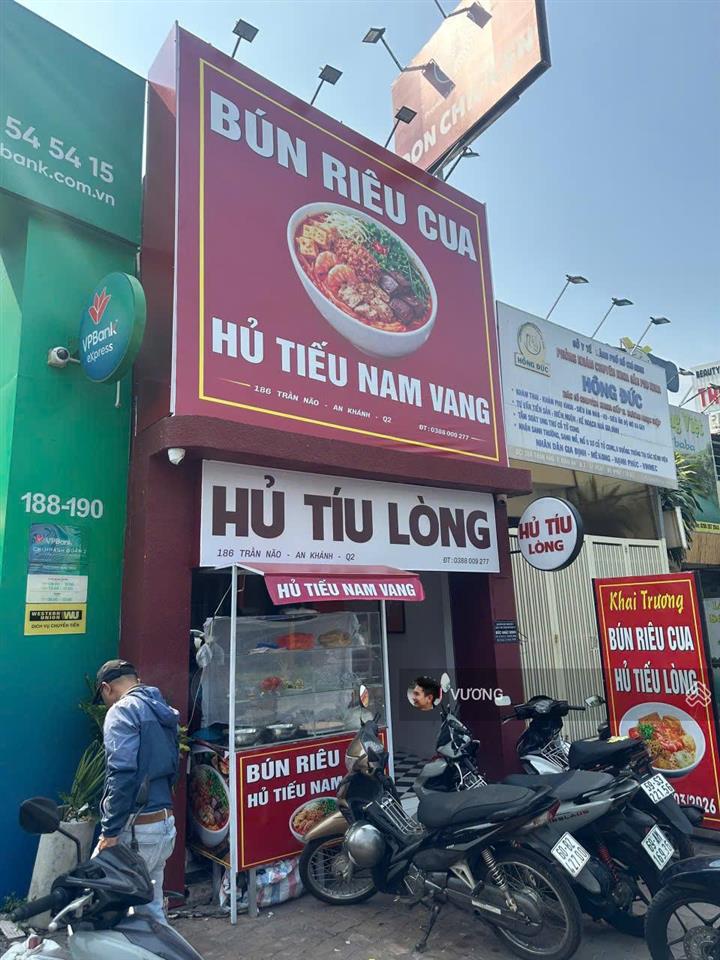 Cho thuê nhà 1 trệt 2 lầu 11pn, 13wc, 3 tầng, 75 triệu, 140m2 tại trần não