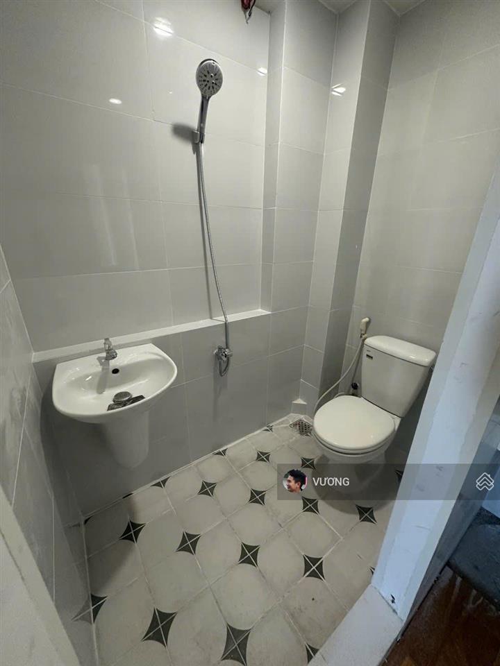 Cho thuê nhà 1 trệt 2 lầu 11pn, 13wc, 3 tầng, 75 triệu, 140m2 tại trần não