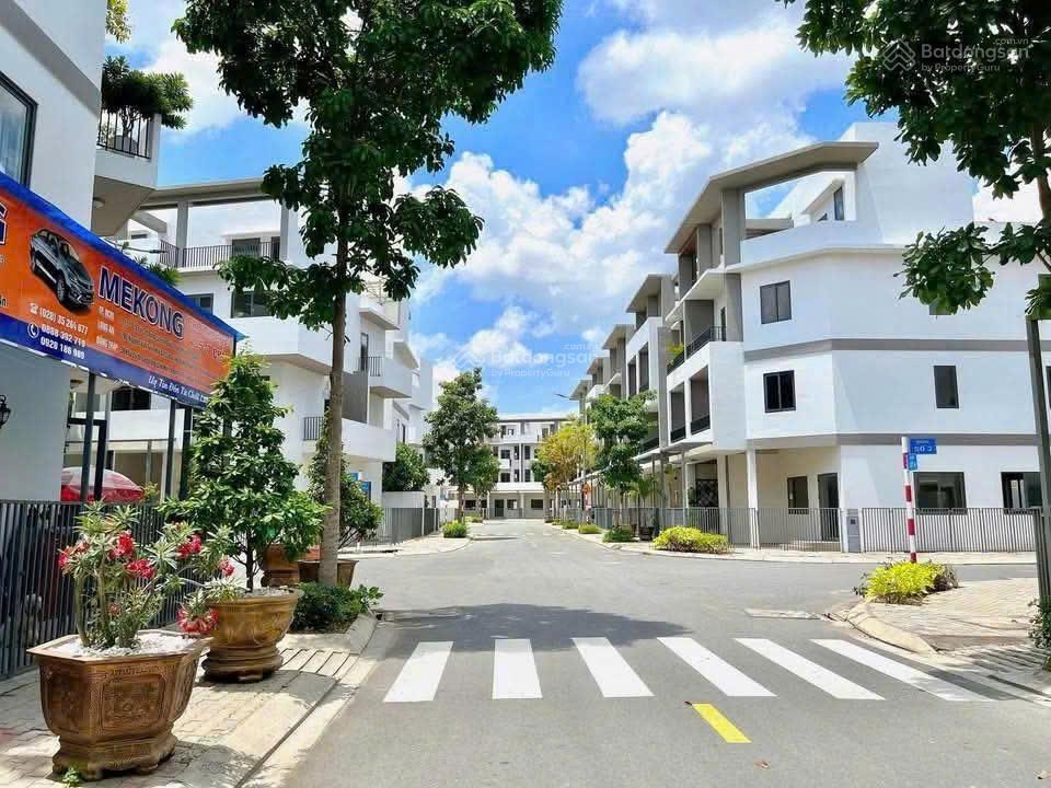 Chỉ 2,65 tỷ  nhà phố 1 trệt 3 lầu tại kđt the pearl riverside trung tâm bến lức  đã có sổ