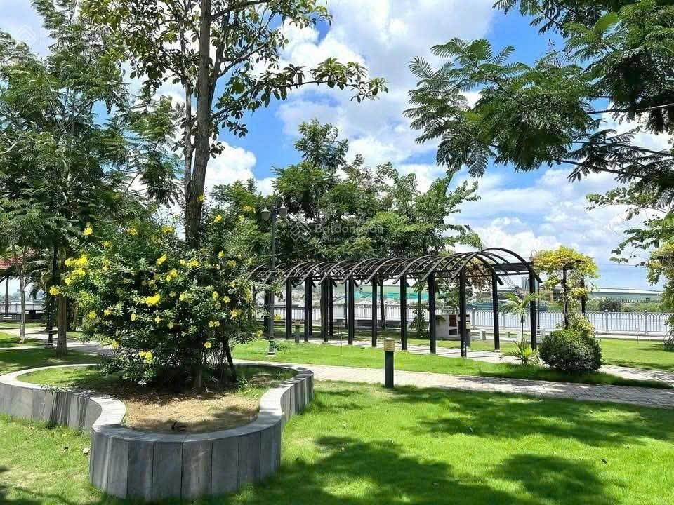 Chỉ 2,65 tỷ  nhà phố 1 trệt 3 lầu tại kđt the pearl riverside trung tâm bến lức  đã có sổ
