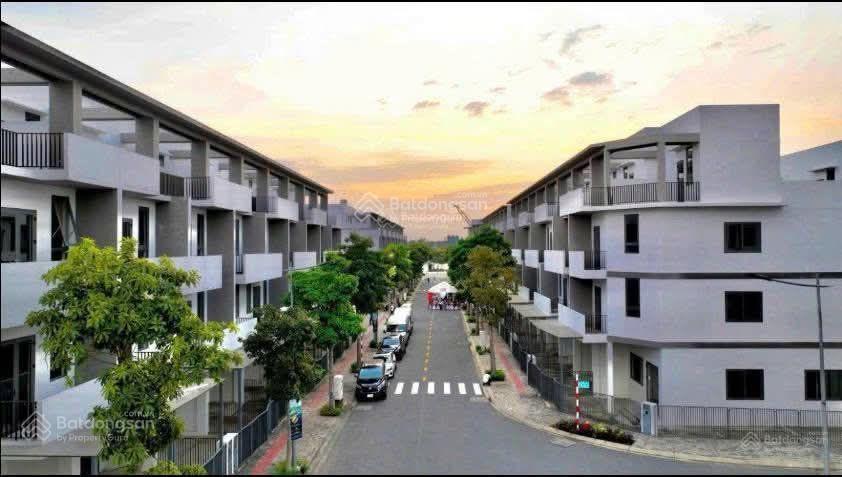 Cần ra gấp nhà phố the pearl riverside ngay trung tâm bến lức đã có sổ  chỉ 2,55 tỷ