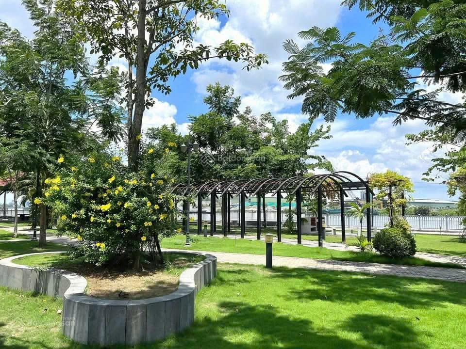 Cần ra gấp nhà phố the pearl riverside ngay trung tâm bến lức đã có sổ hồng  chỉ 2,55 tỷ
