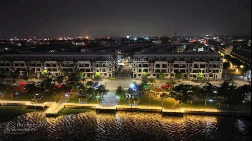 Cần ra gấp nhà phố the pearl riverside ngay trung tâm bến lức đã có sổ hồng  chỉ 2,55 tỷ