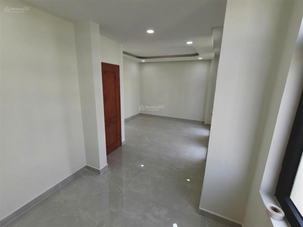 Cho thuê nguyên căn 35tr vị trí siêu vip 84m2 x 5 tầng tại vinhomes quận 9 hoàn thiện cơ bản tm+ml