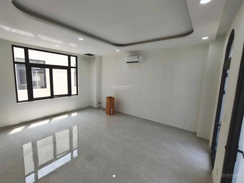 Cho thuê nguyên căn 35tr vị trí siêu vip 84m2 x 5 tầng tại vinhomes quận 9 hoàn thiện cơ bản tm+ml