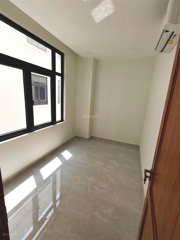 Cho thuê nguyên căn 35tr vị trí siêu vip 84m2 x 5 tầng tại vinhomes quận 9 hoàn thiện cơ bản tm+ml