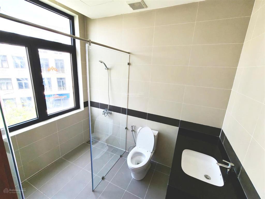 Cho thuê nguyên căn 35tr vị trí siêu vip 84m2 x 5 tầng tại vinhomes quận 9 hoàn thiện cơ bản tm+ml