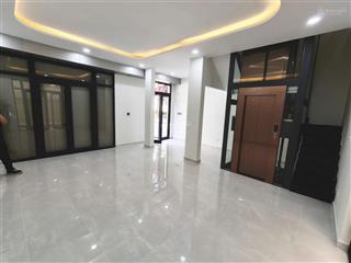 Cho thuê nguyên căn 35tr vị trí siêu vip 84m2 x 5 tầng tại vinhomes quận 9 hoàn thiện cơ bản tm+ml