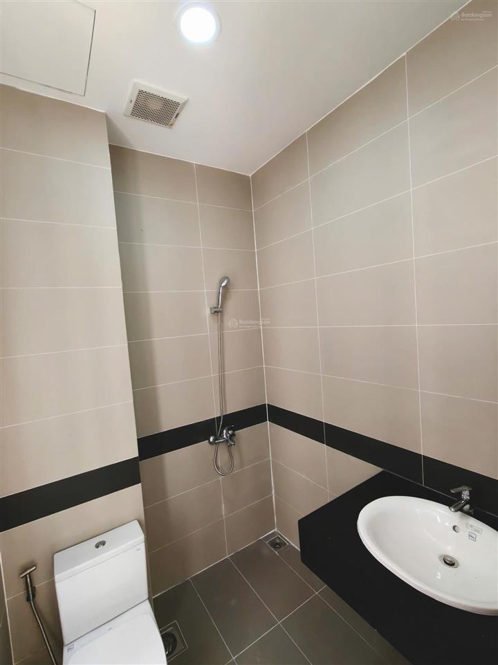 Cho thuê nguyên căn 35tr vị trí siêu vip 84m2 x 5 tầng tại vinhomes quận 9 hoàn thiện cơ bản tm+ml