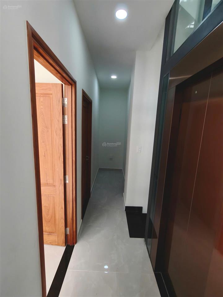 Cho thuê nguyên căn 35tr vị trí siêu vip 84m2 x 5 tầng tại vinhomes quận 9 hoàn thiện cơ bản tm+ml