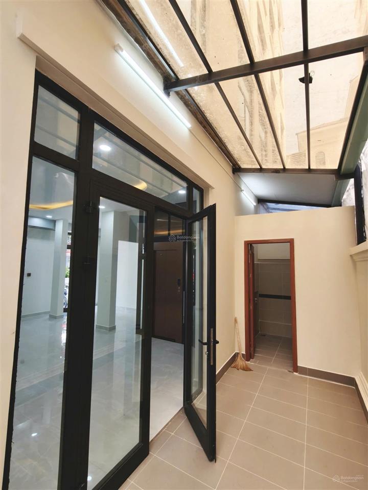 Cho thuê nguyên căn 35tr vị trí siêu vip 84m2 x 5 tầng tại vinhomes quận 9 hoàn thiện cơ bản tm+ml