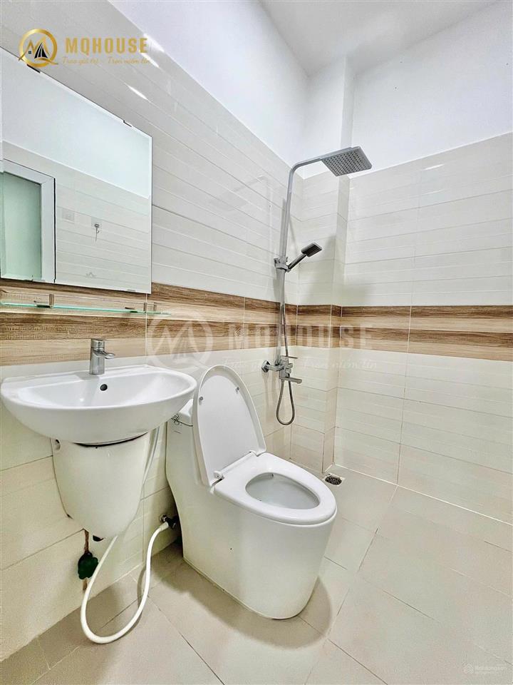 Cho thuê 1pn bancol lớn 65m2 rộng rãi thoáng mát ngay chợ ba chiểu hầm xe  thang máy  pccc đầy đu