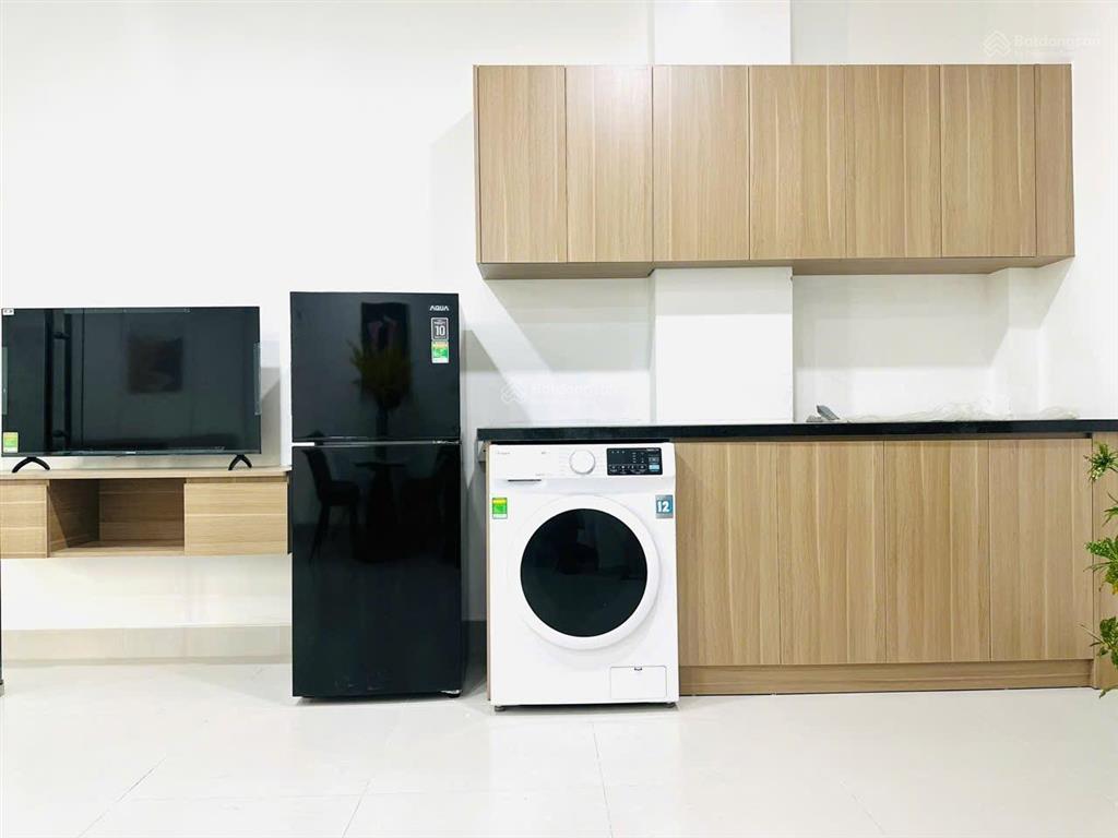 Cho thuê cc mini 1pn ban công 65m² cực rộng rãi, vách kính sạch sẽ có thang máy ngay cv gia định