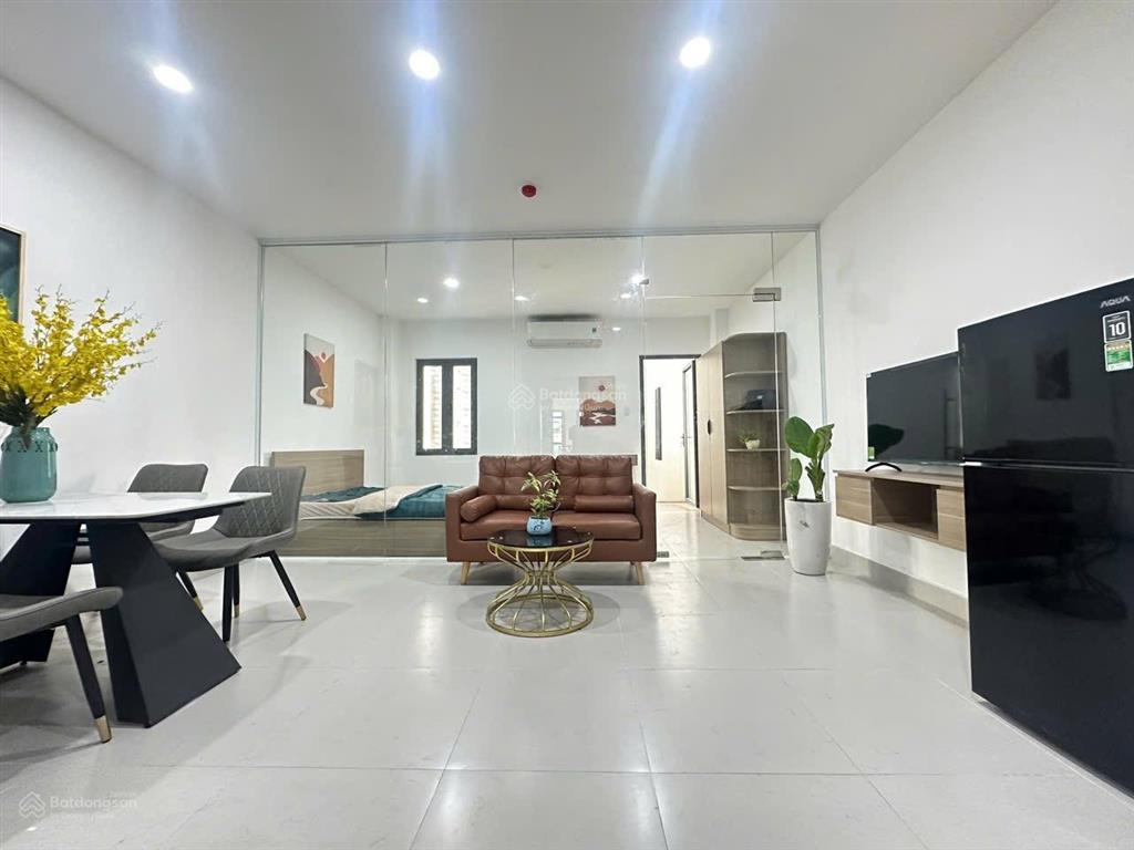 Cho thuê cc mini 1pn ban công 65m² cực rộng rãi, vách kính sạch sẽ có thang máy ngay cv gia định