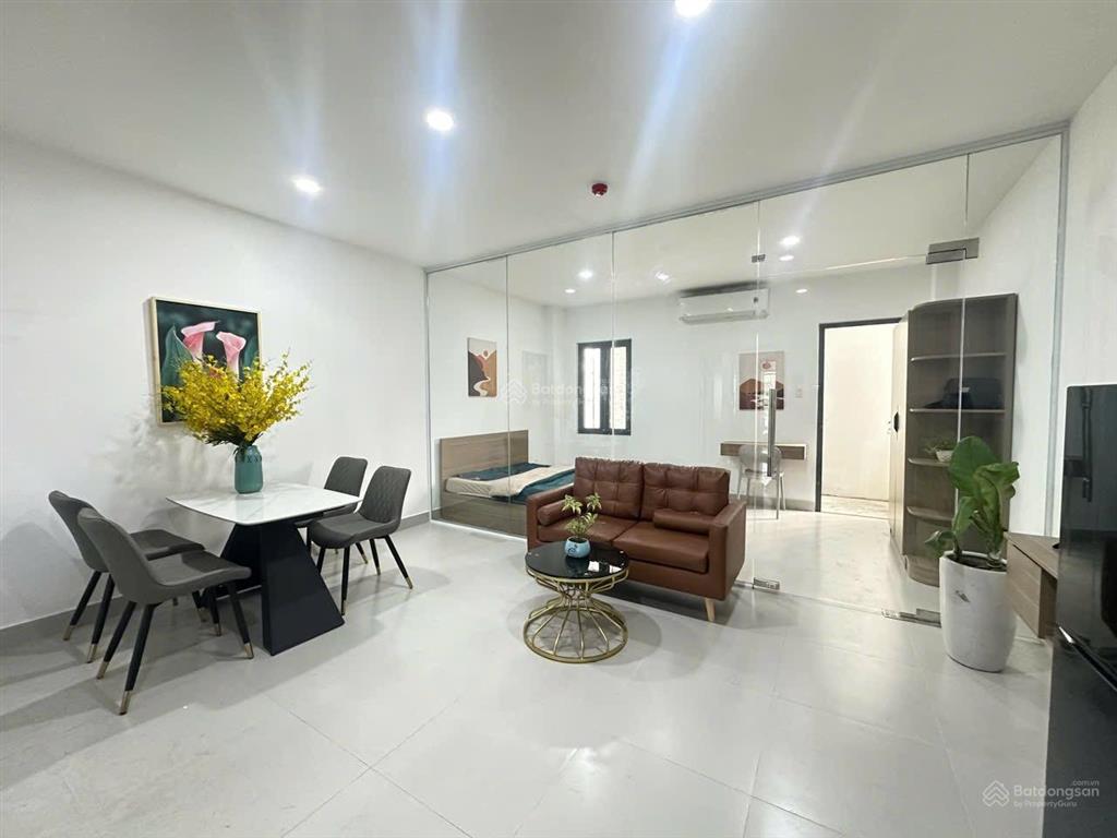 Cho thuê cc mini 1pn ban công 65m² cực rộng rãi, vách kính sạch sẽ có thang máy ngay cv gia định