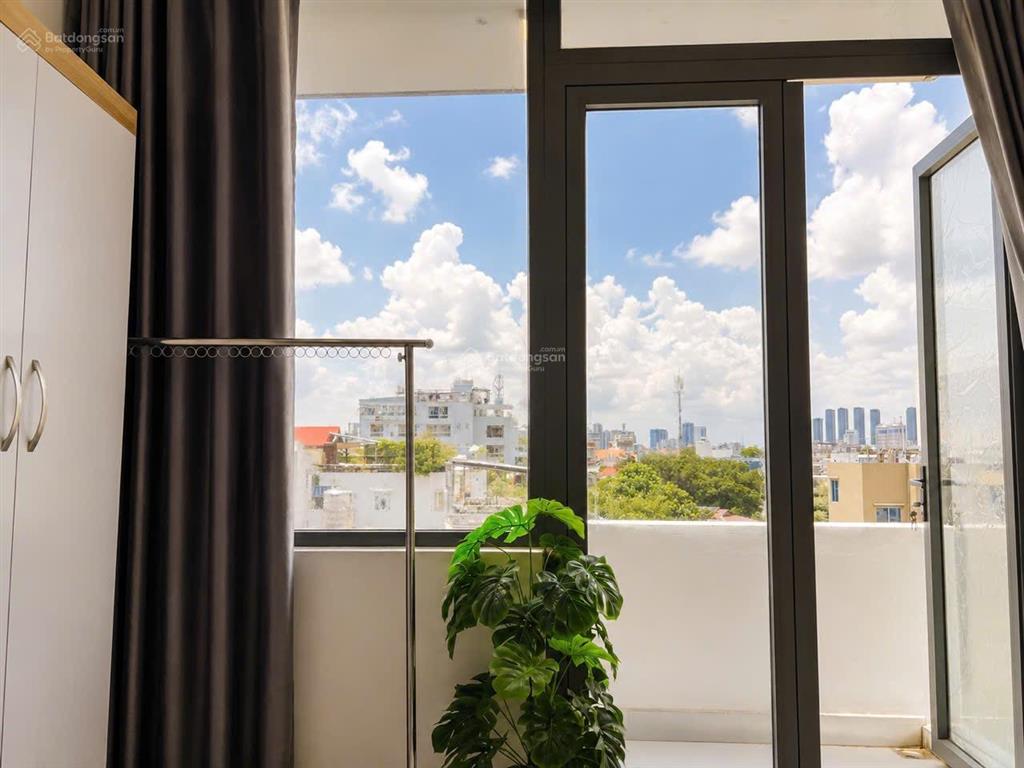 Cho thuê căn hộ 1pn ban công 45m² rộng rãi thoáng mát ngay phố ẩm thực phan xích long