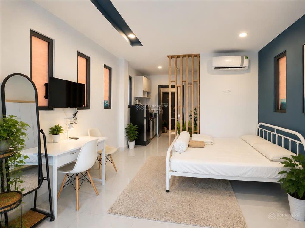 Cho thuê căn hộ 1pn ban công 45m² rộng rãi thoáng mát ngay phố ẩm thực phan xích long
