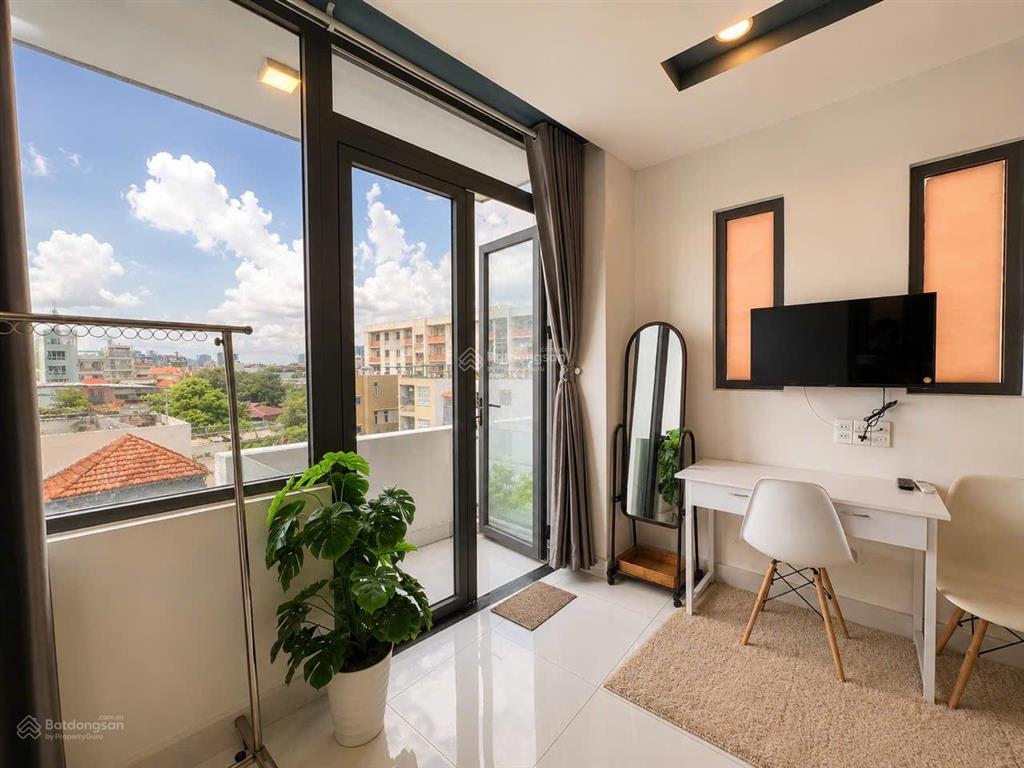 Cho thuê căn hộ 1pn ban công 45m² rộng rãi thoáng mát ngay phố ẩm thực phan xích long